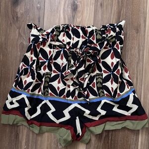 WOMEN'S ZARA SHORTS SIZE XS